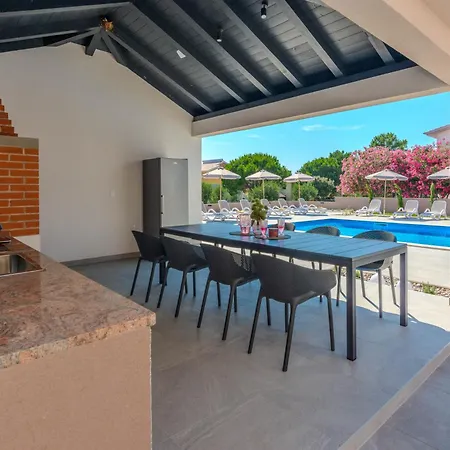 Villa Lucy Vir
